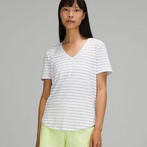 LULULEMON LOVE TEE SHORT SLEEVE V-NECK